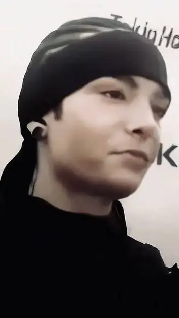 ai character: Tom kaulitz <3  background
