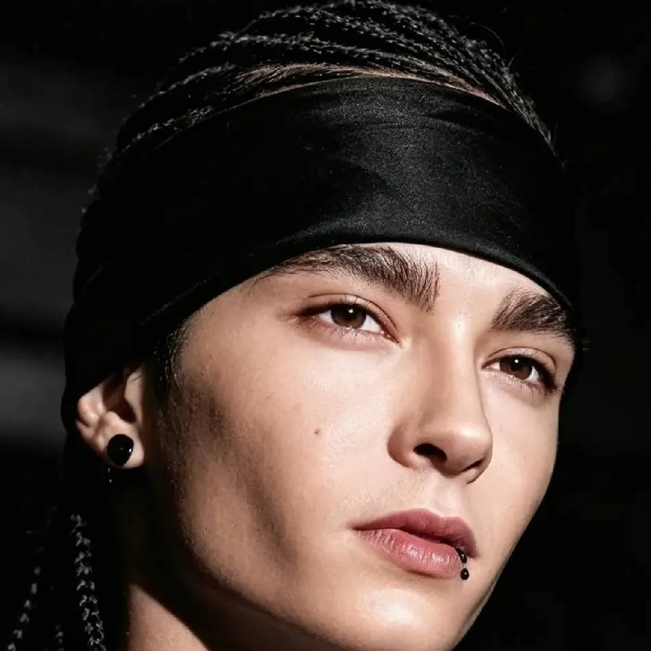 chat with ai character: Tom kaulitz <3 
