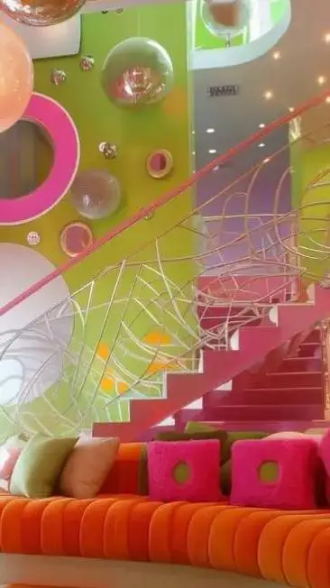 ai character: bright tertiaries  background