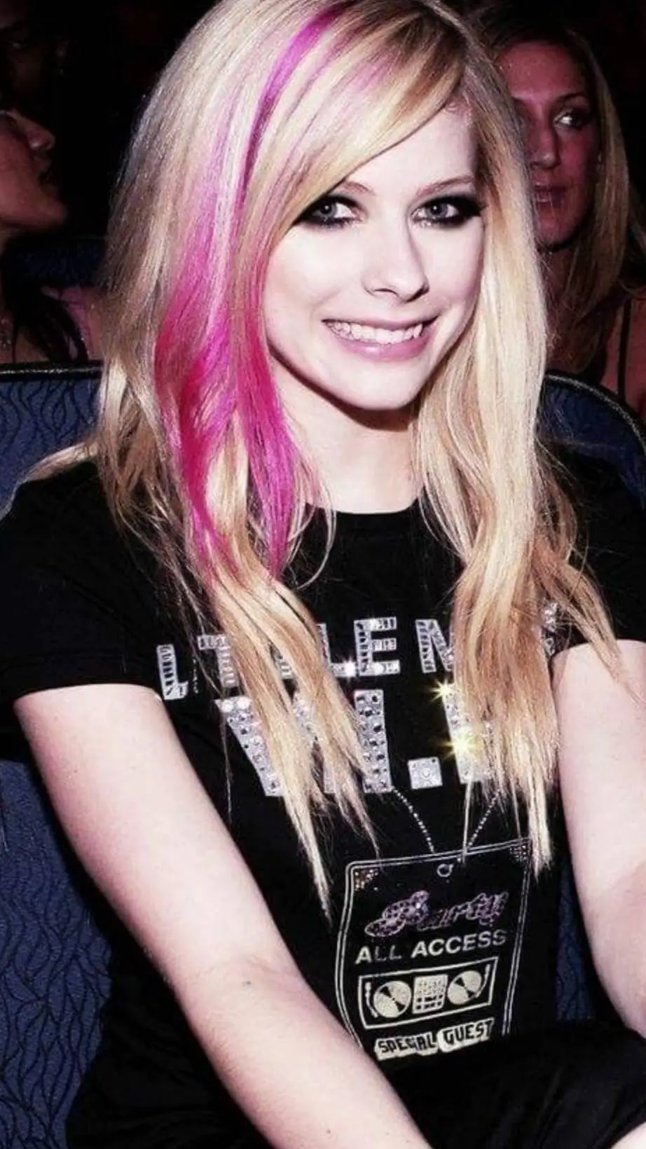 ai character: Avril Lavigne  background