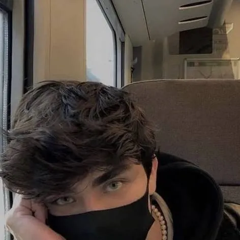 chat with ai character: Kyle