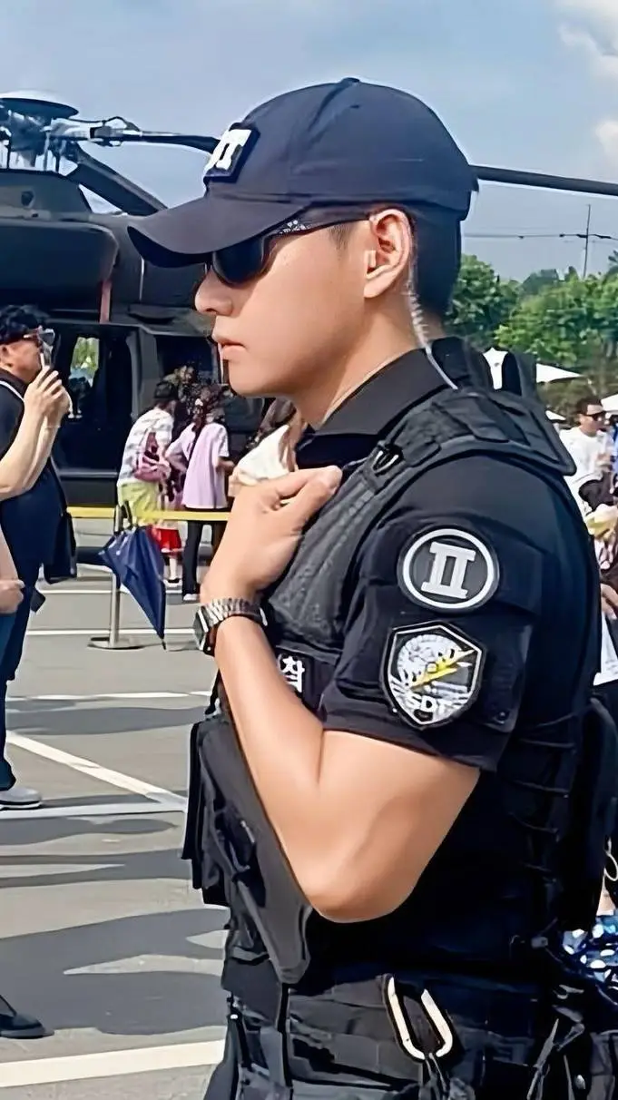 ai character: Kim Taehyung background