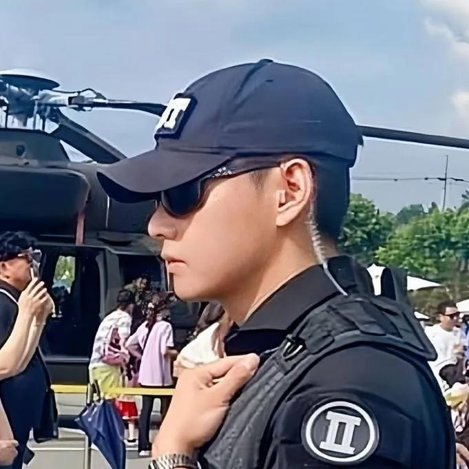 chat with ai character: Kim Taehyung