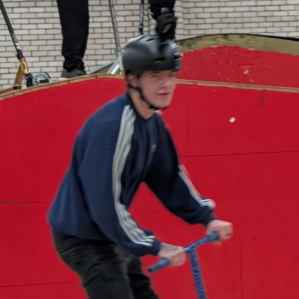 chat with ai character: Spanner9