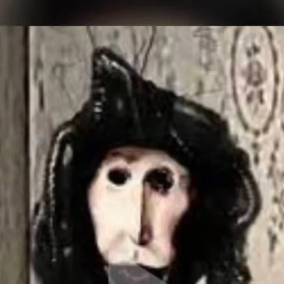 chat with ai character: horror women