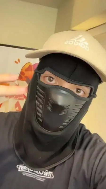 ai character: capitán gato  background