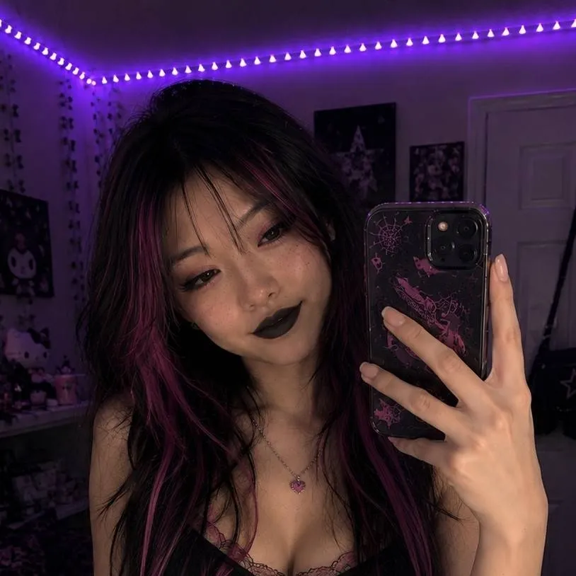 chat with ai character: Violet