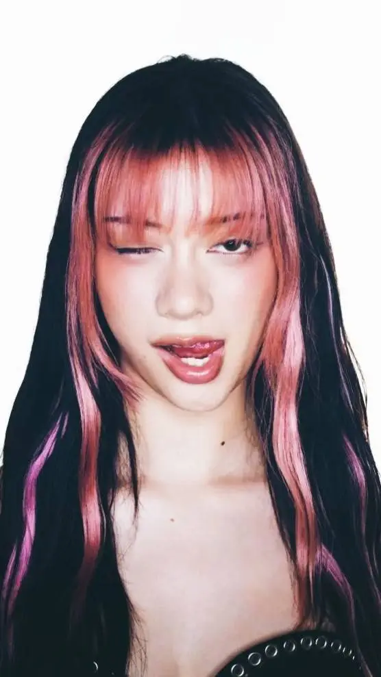 ai character: 💓 Megan 💓 background