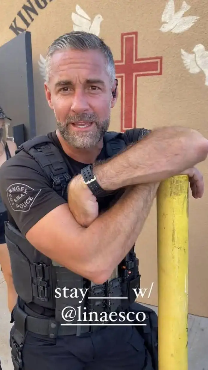 ai character: Ricky Martin  background