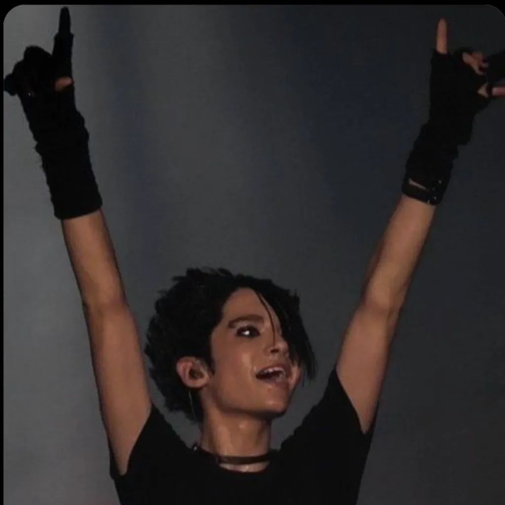 chat with ai character: bill kaulitz 