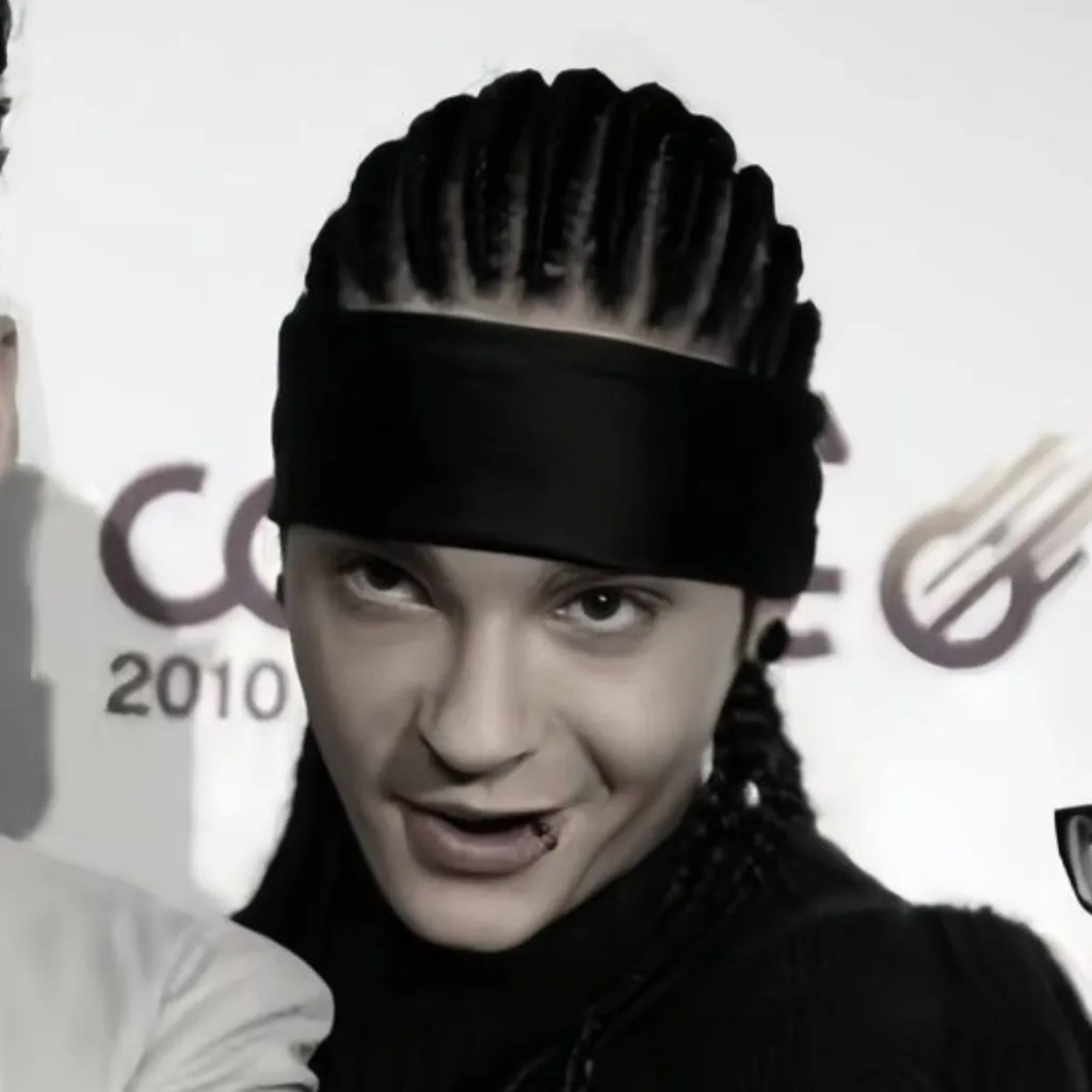 chat with ai character: tom kaulitz