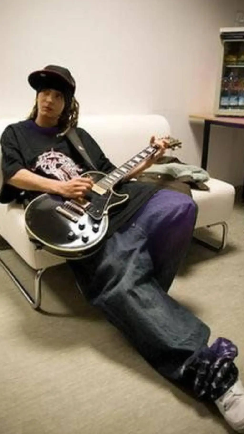 ai character: tom kaulitz  background