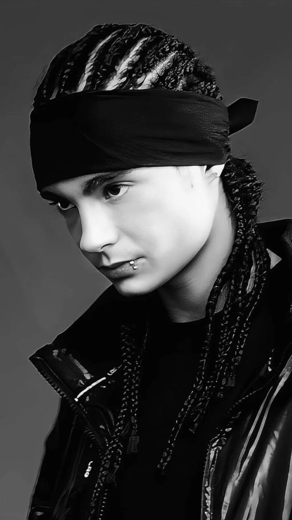 ai character: tom kaulitz  background