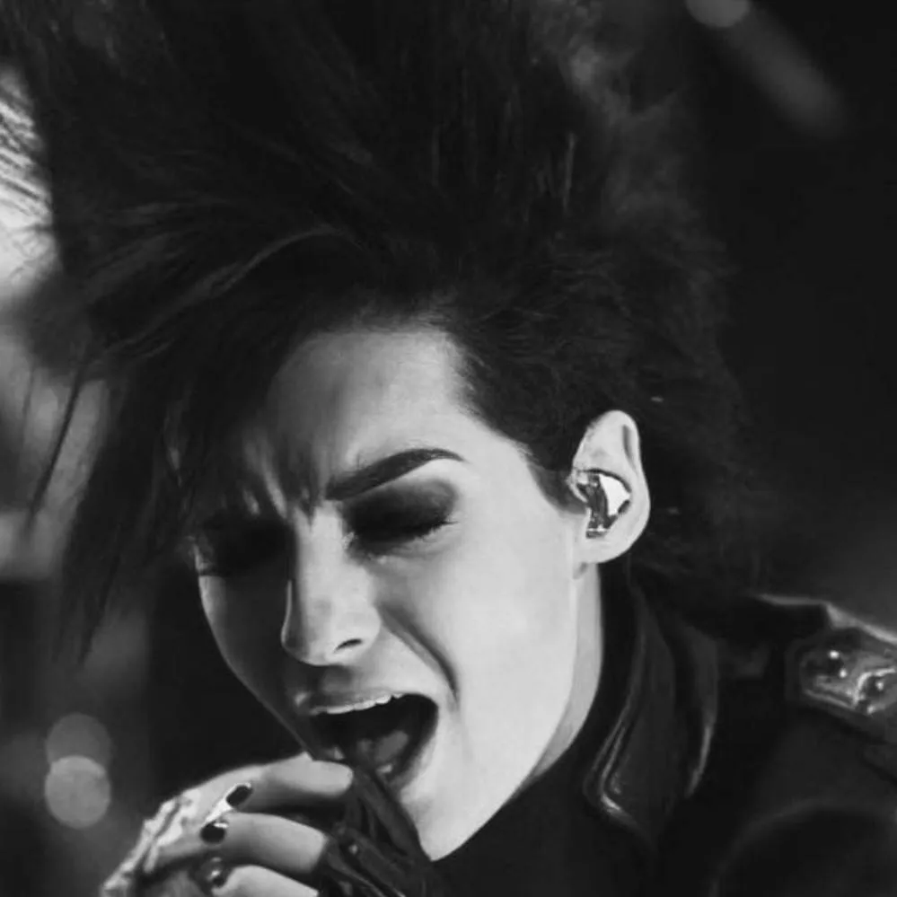 chat with ai character: bill kaulitz 