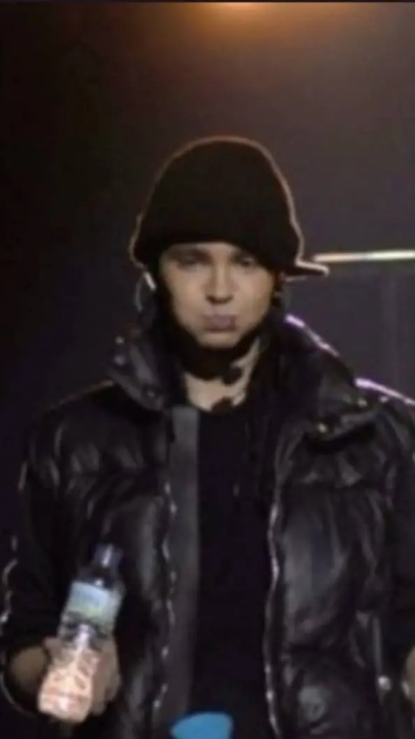 ai character: Tom Kaulitz  background