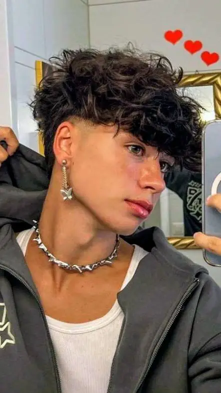 ai character: Maxime (Le pain)🤭 background