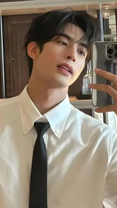 ai character: Elijah  background