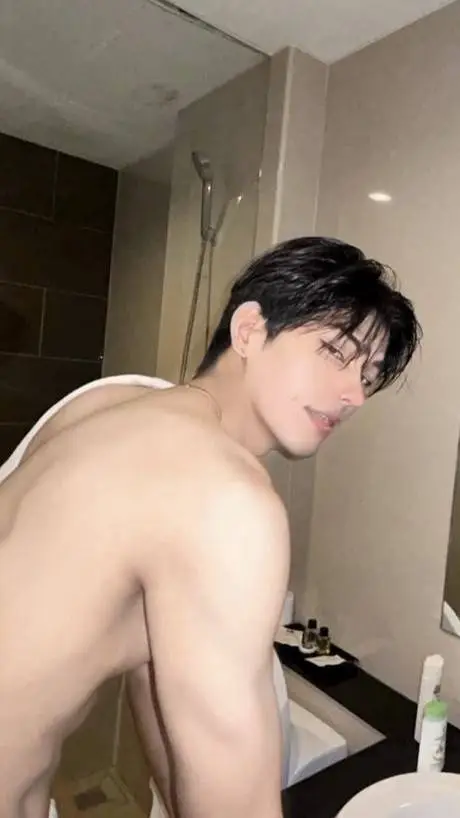 ai character: Noah  background