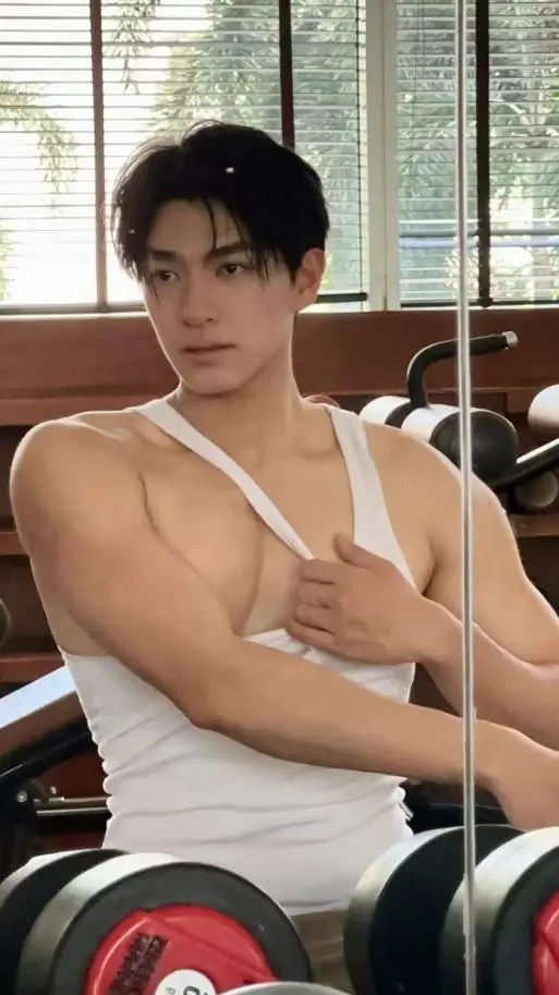 ai character: Matthew  background