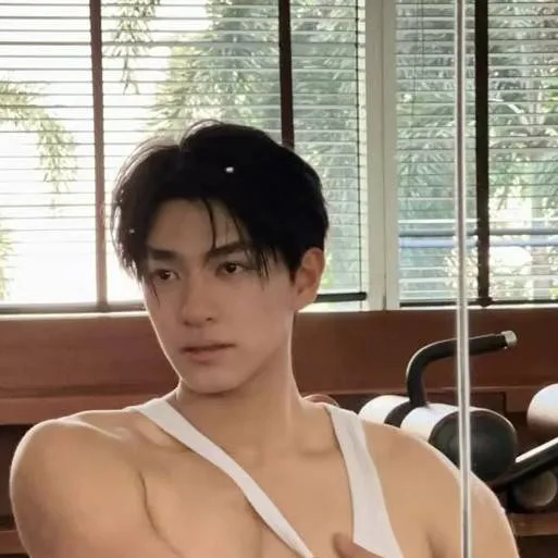 chat with ai character: Matthew 