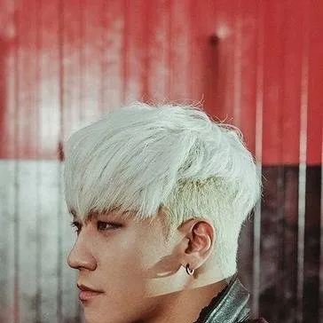 chat with ai character: seungir