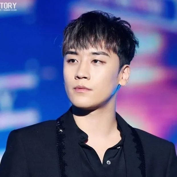 chat with ai character: seungri