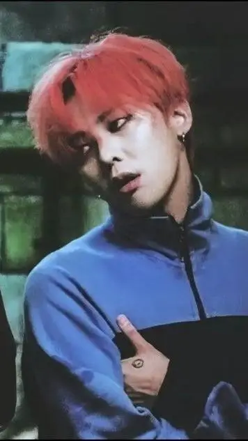 ai character: g-dragon  background