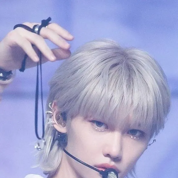 chat with ai character: felix