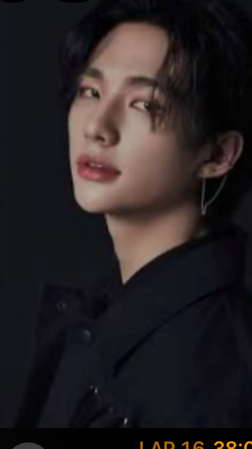 ai character: Hyunjin uberdriver background
