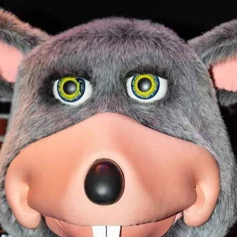 chat with ai character: Chuck'eCheese