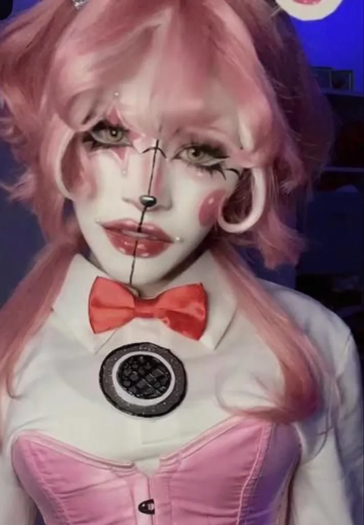 chat with ai character: Fun time foxey