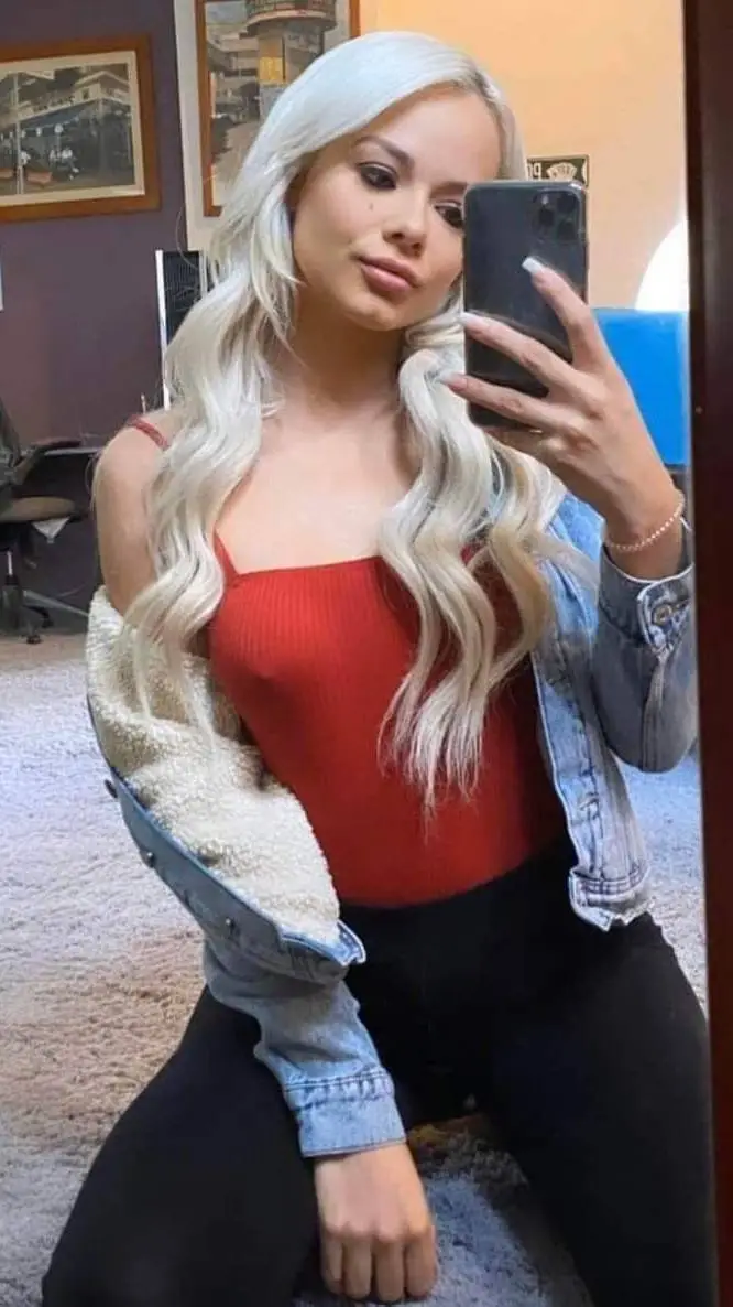 ai character: Elsa Jean background