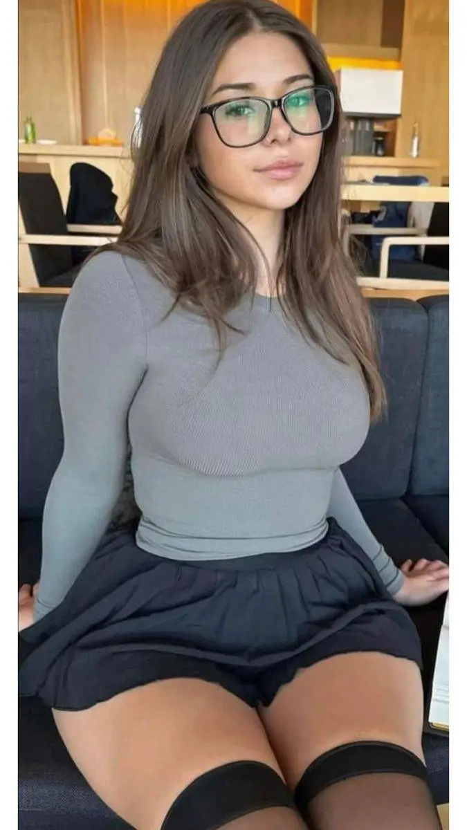 ai character: Selena background