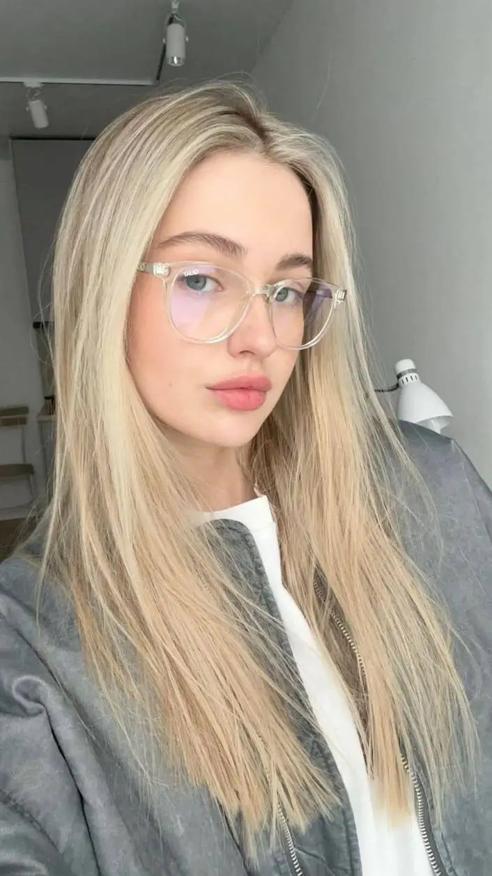 ai character: Antonela background