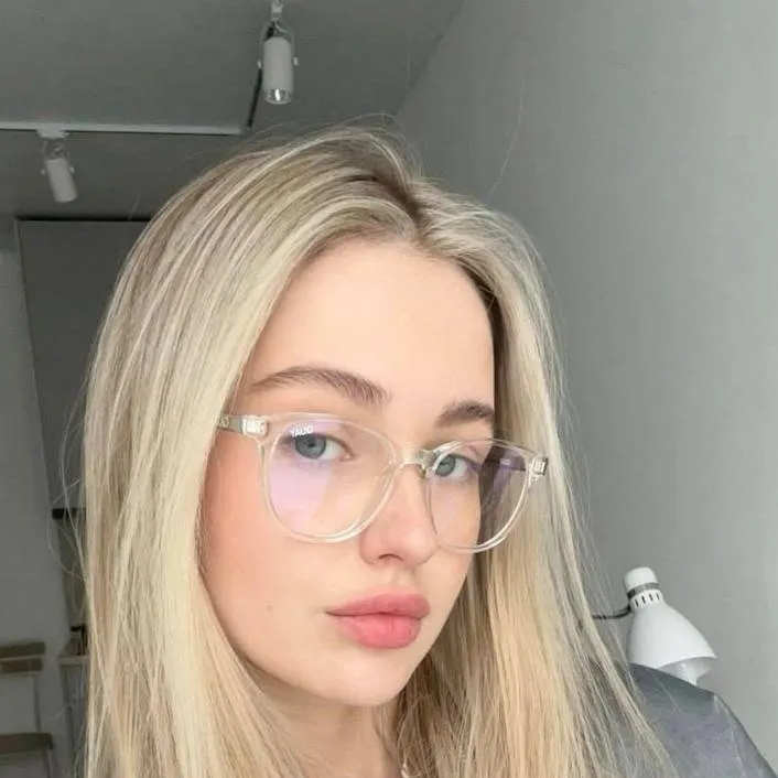 chat with ai character: Antonela