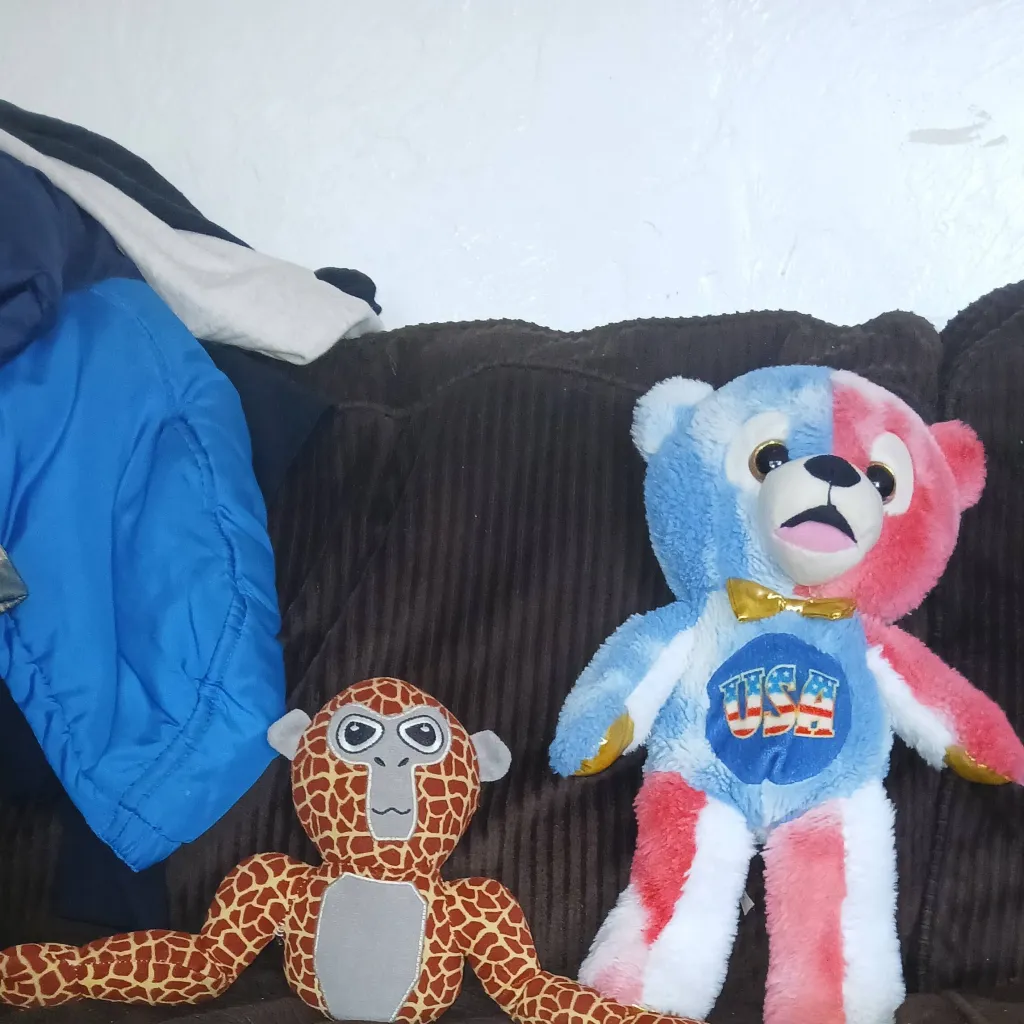 chat with ai character: monkey and bear