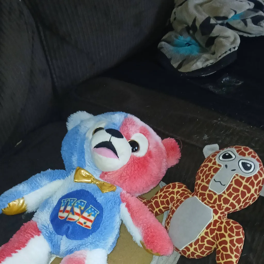chat with ai character: monkey and bear 😎