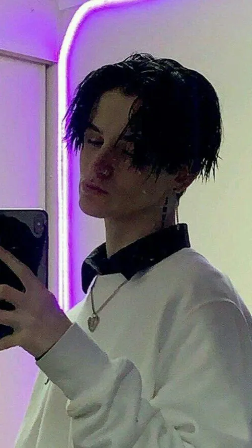 ai character: Enemies to Lovers  background