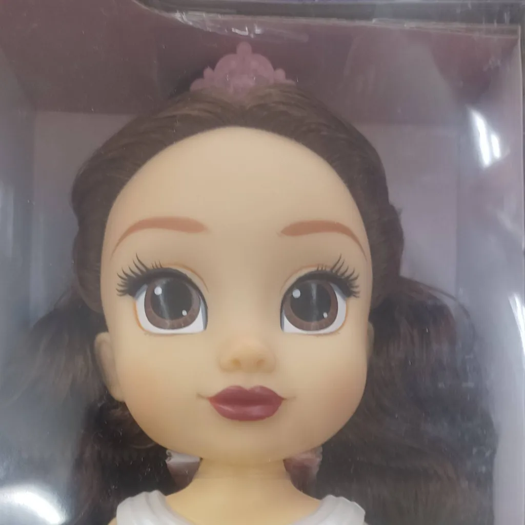 chat with ai character: belle doll