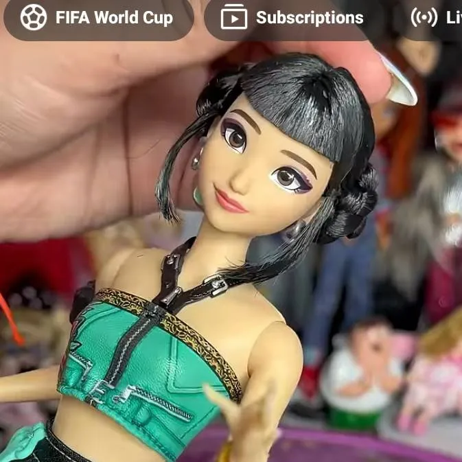 chat with ai character: zoey doll