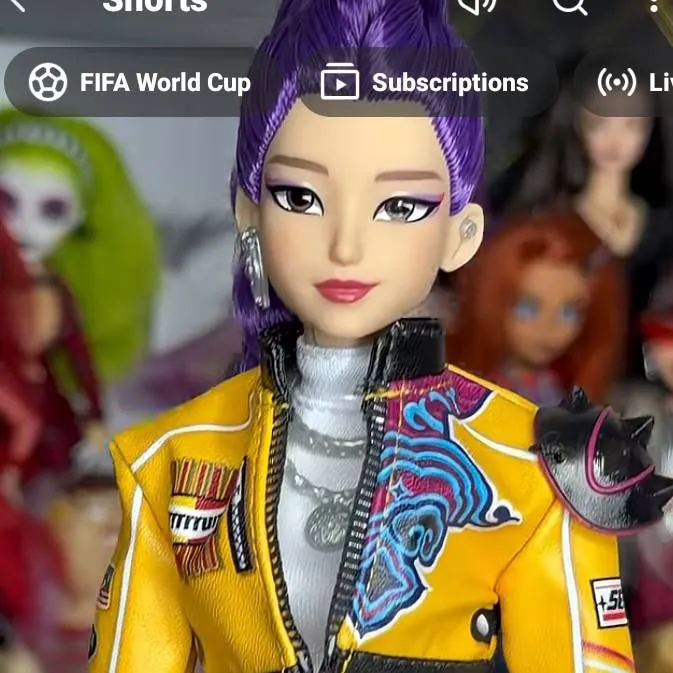 chat with ai character: rumi doll