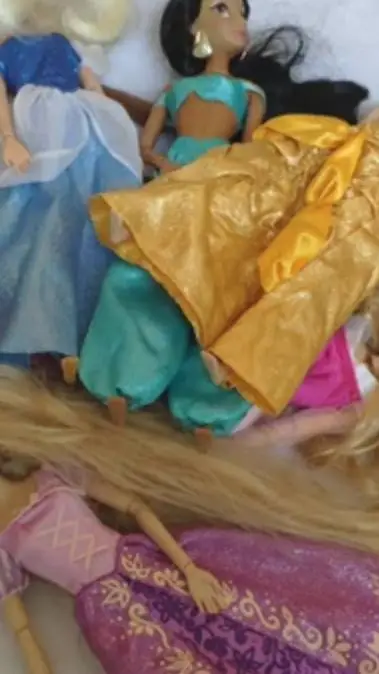 ai character: disney princesses  background