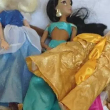 chat with ai character: disney princesses 
