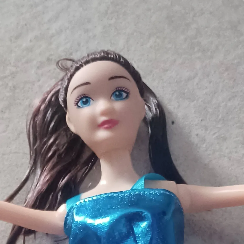 chat with ai character: barbie