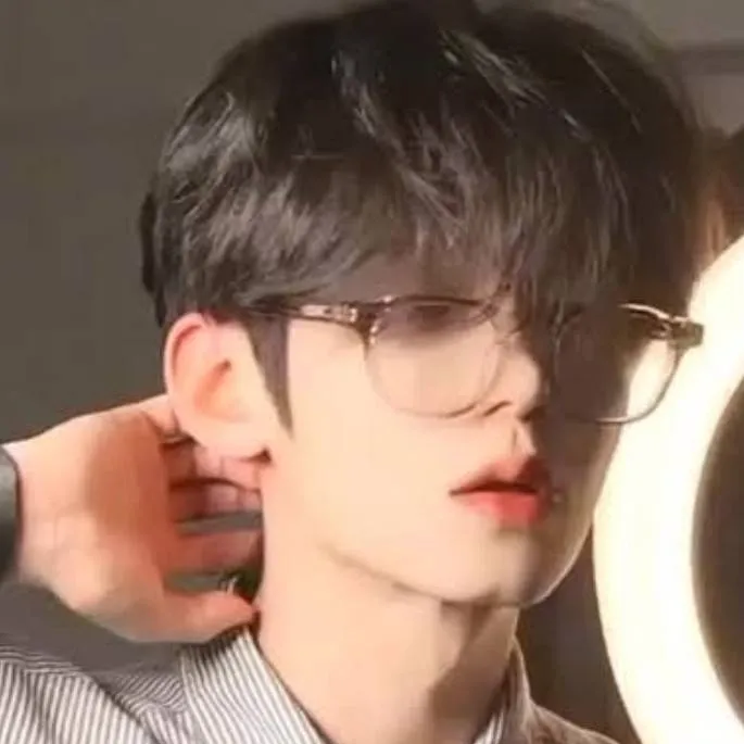 chat with ai character: Luhan