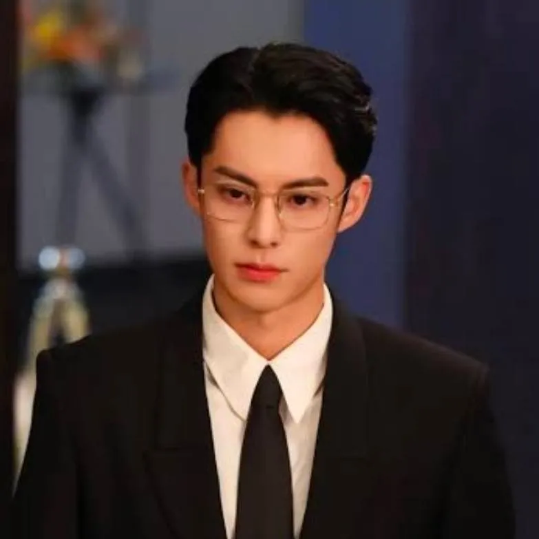 chat with ai character: Shi yan