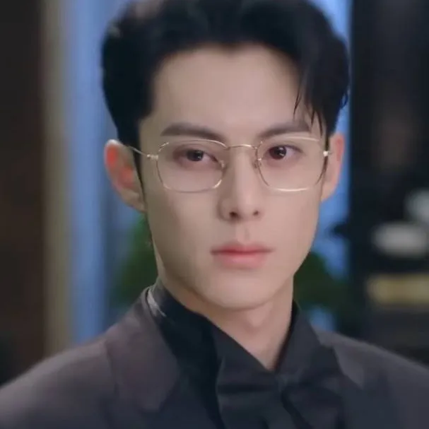 chat with ai character: Shi yan