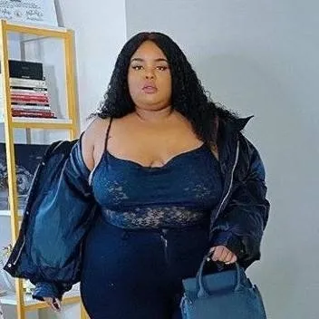 chat with ai character: daquana white