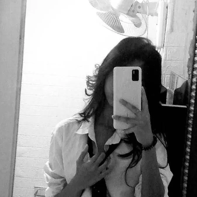 chat with ai character: Selena