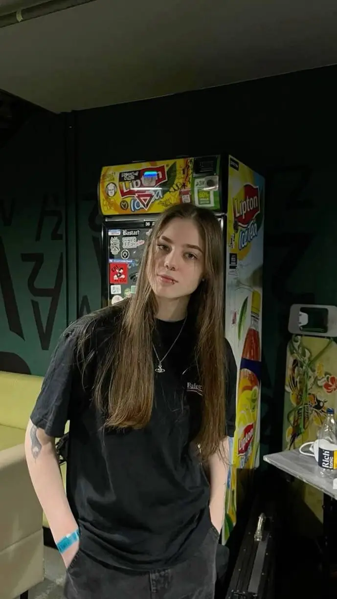 ai character: Mia background